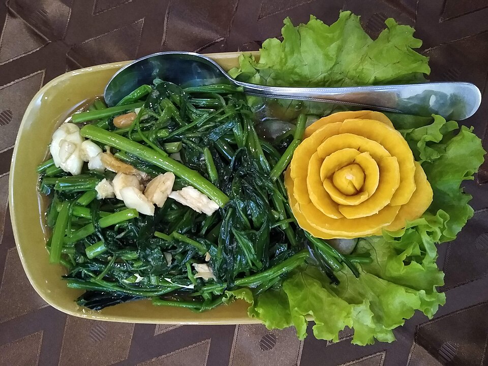 Gebratener Morning Glory mit Knoblauch