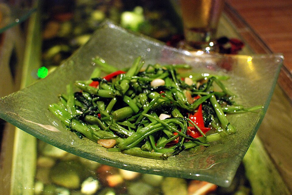 Pad Pak Bung Fai Daeng mit Morning Glory Wasserspinat